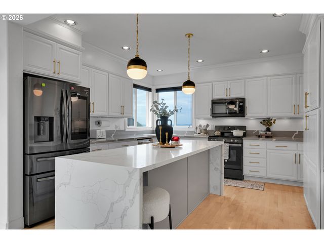 10072 Se WYNDHAM Way, Happy Valley, OR 97086