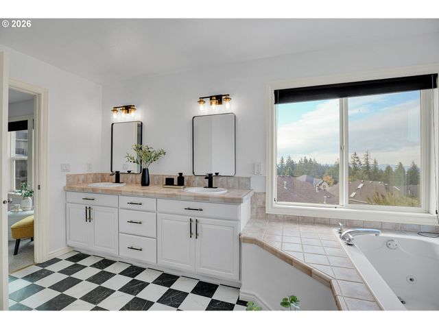 10072 Se WYNDHAM Way, Happy Valley, OR 97086