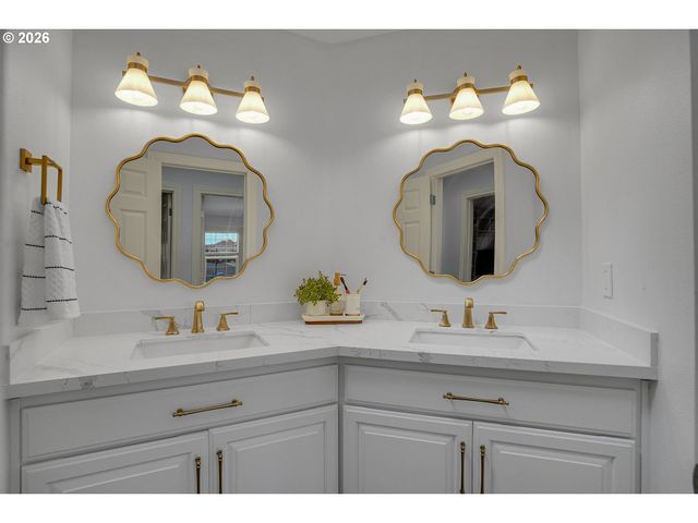 10072 Se WYNDHAM Way, Happy Valley, OR 97086