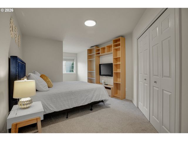 10072 Se WYNDHAM Way, Happy Valley, OR 97086