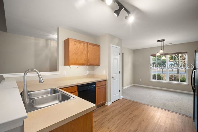 8 Hidden Lakes Dr, Bluffton, SC 29910