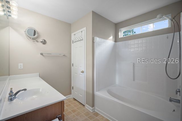 8 Hidden Lakes Dr, Bluffton, SC 29910