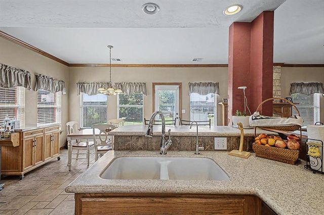 809 Ellsworth Avenue, Yukon, OK 73099