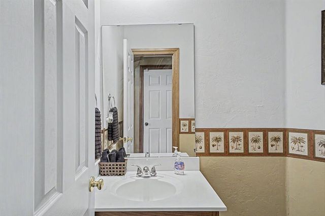 809 Ellsworth Avenue, Yukon, OK 73099