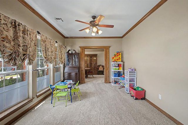 809 Ellsworth Avenue, Yukon, OK 73099