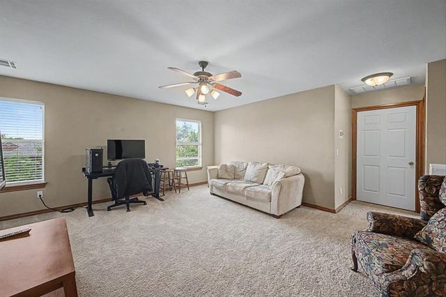 809 Ellsworth Avenue, Yukon, OK 73099