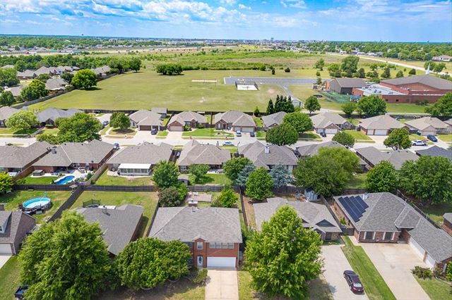 809 Ellsworth Avenue, Yukon, OK 73099