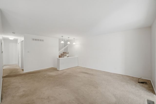 23 W Suffield Drive, Arlington Heights, IL 60004