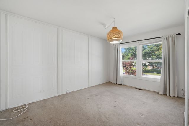 23 W Suffield Drive, Arlington Heights, IL 60004