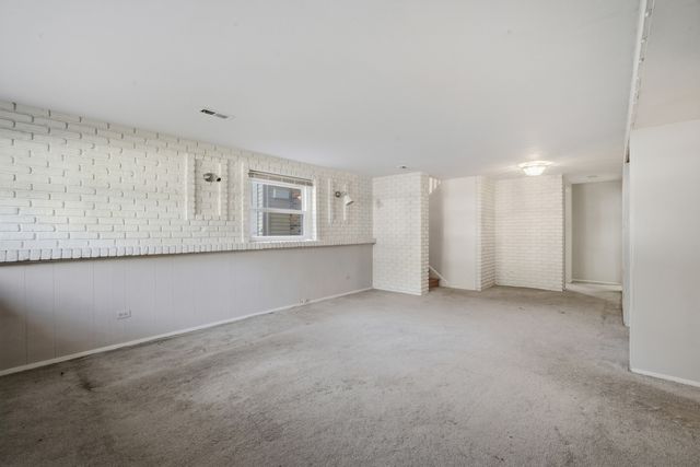 23 W Suffield Drive, Arlington Heights, IL 60004