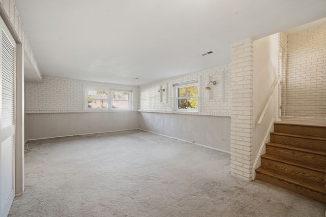 23 W Suffield Drive, Arlington Heights, IL 60004
