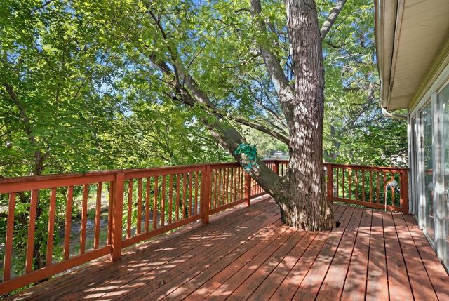 23 W Suffield Drive, Arlington Heights, IL 60004