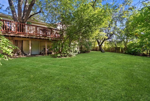 23 W Suffield Drive, Arlington Heights, IL 60004