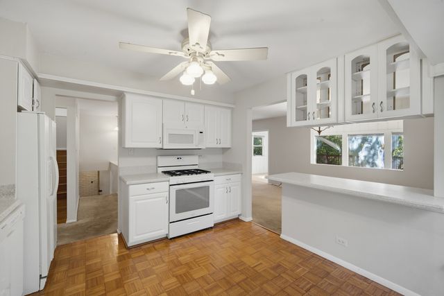 23 W Suffield Drive, Arlington Heights, IL 60004