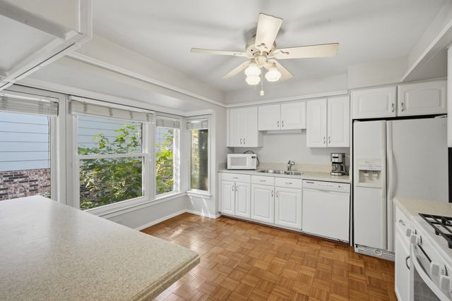 23 W Suffield Drive, Arlington Heights, IL 60004