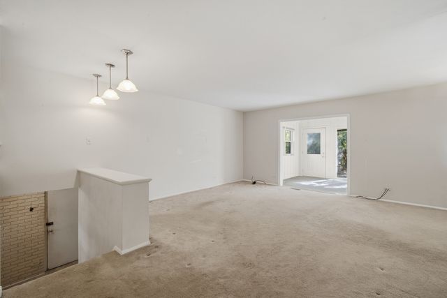 23 W Suffield Drive, Arlington Heights, IL 60004