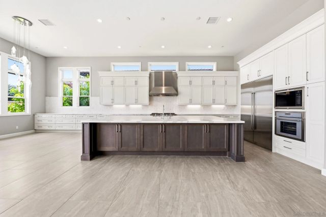 6210 Summit Crest Circle, San Diego, CA 92130