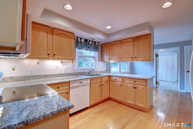 24 Canaan Way, Simsbury, CT 06070