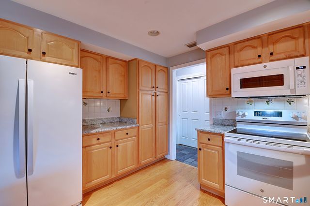24 Canaan Way, Simsbury, CT 06070