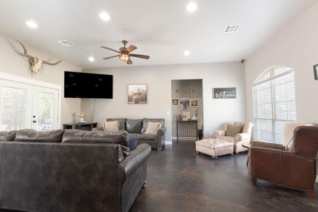 16703 Acorn Lane, Newalla, OK 74857