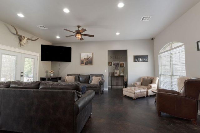 16703 Acorn Lane, Newalla, OK 74857