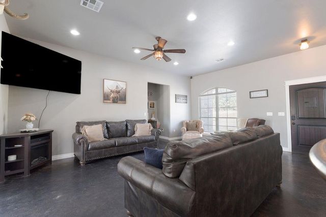 16703 Acorn Lane, Newalla, OK 74857