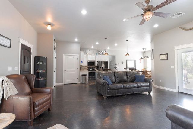 16703 Acorn Lane, Newalla, OK 74857