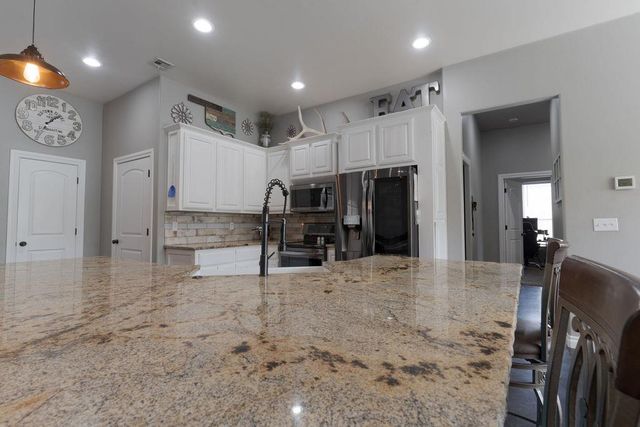 16703 Acorn Lane, Newalla, OK 74857