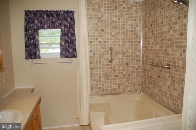 18 ASHETON LANE, Souderton, PA 18964