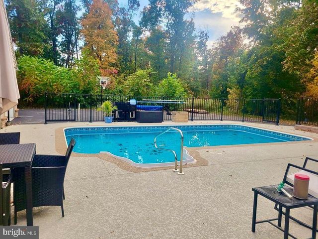 60 ARMORY DR, Chambersburg, PA 17202