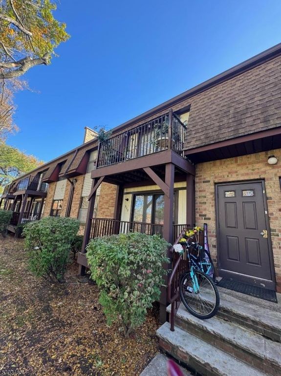 910 N Oaks Blvd, North Brunswick Twp., NJ 08902