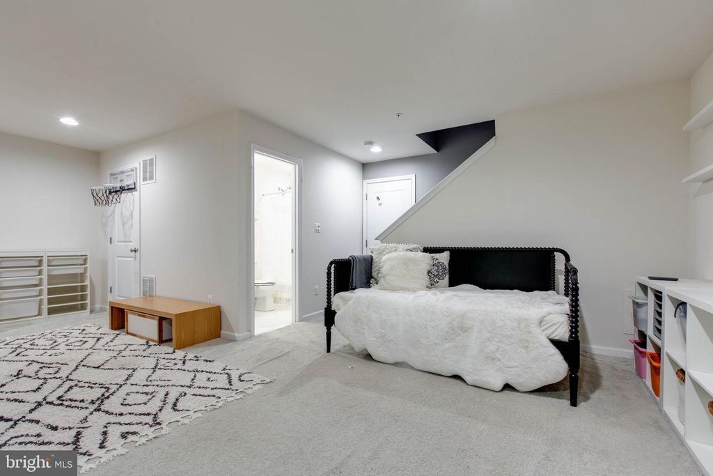 Image 37 of property listing at 5622 SCOTT RIDGE PL, Frederick, MD 21704