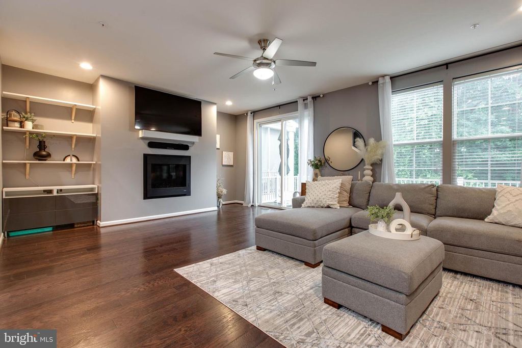 Image 7 of property listing at 5622 SCOTT RIDGE PL, Frederick, MD 21704