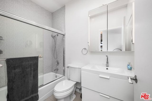 12001 Goshen Avenue 303, Los Angeles, CA 90049