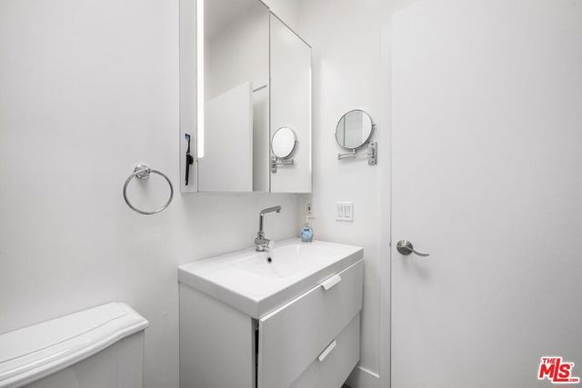 12001 Goshen Avenue 303, Los Angeles, CA 90049