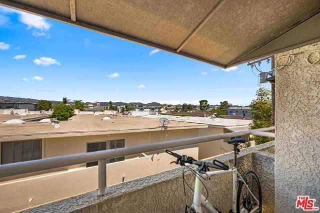 12001 Goshen Avenue 303, Los Angeles, CA 90049