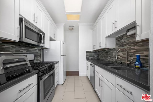 12001 Goshen Avenue 303, Los Angeles, CA 90049