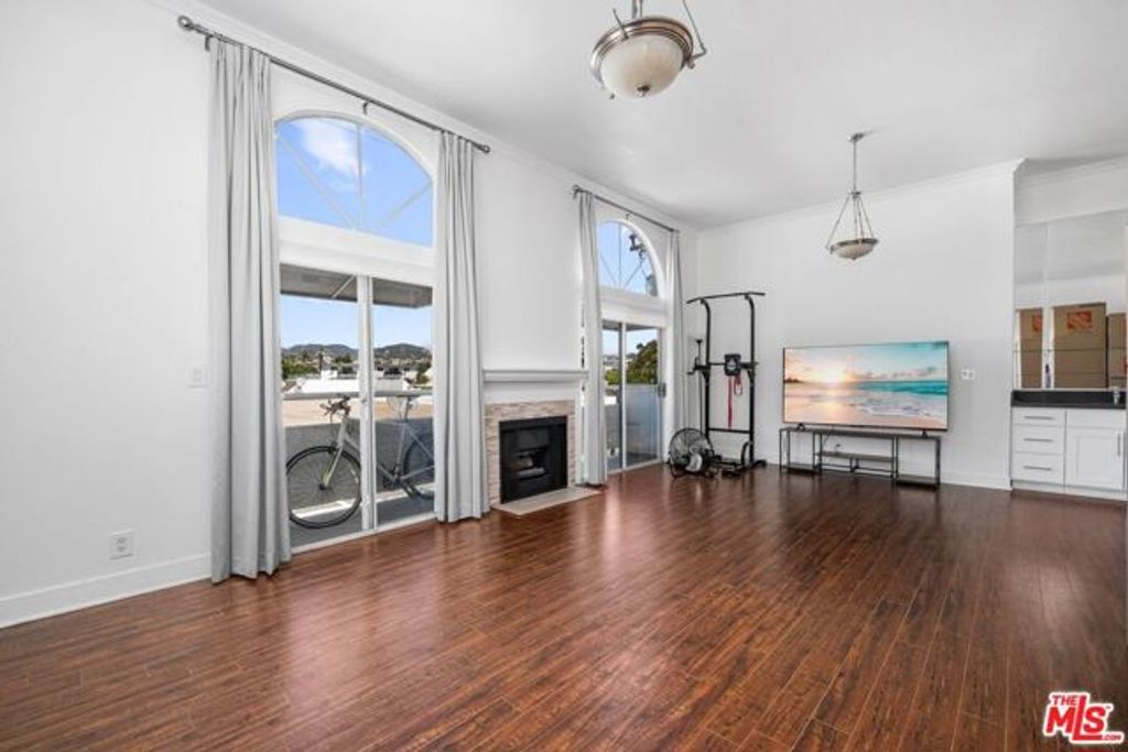 12001 Goshen Avenue 303, Los Angeles, CA 90049