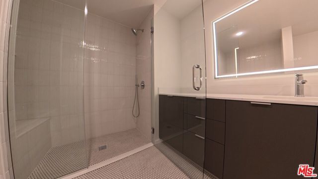 5119 Colfax Avenue 202, Valley Village, CA 91601