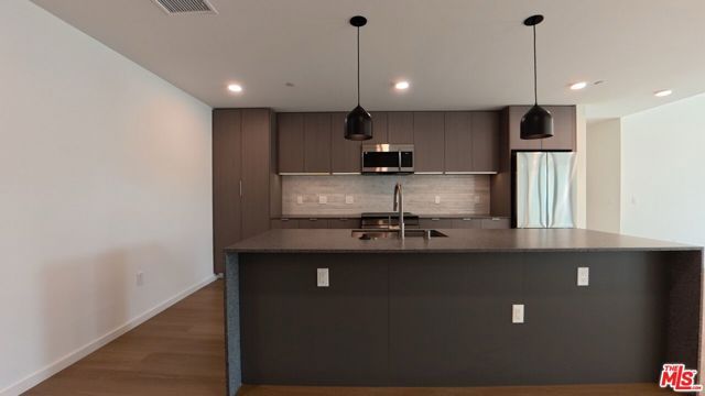 5119 Colfax Avenue 202, Valley Village, CA 91601