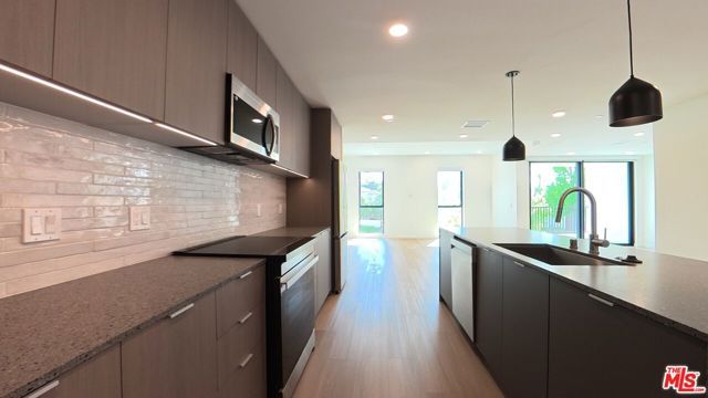 5119 Colfax Avenue 202, Valley Village, CA 91601