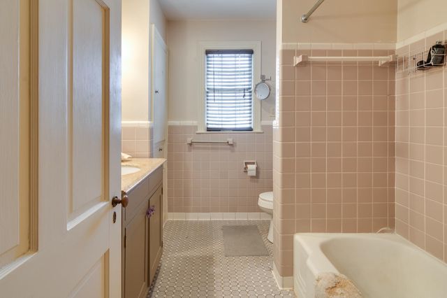 4072 N WALNUT GROVE CIR, Memphis, TN 38117