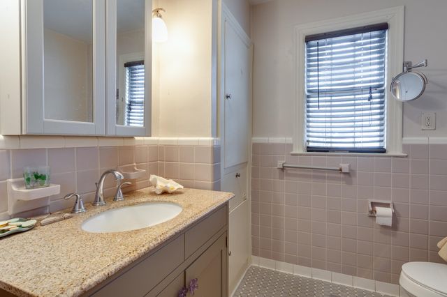 4072 N WALNUT GROVE CIR, Memphis, TN 38117