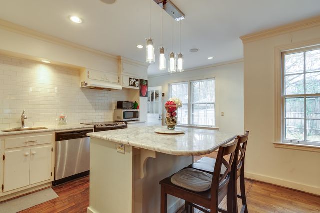 4072 N WALNUT GROVE CIR, Memphis, TN 38117