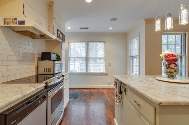 4072 N WALNUT GROVE CIR, Memphis, TN 38117