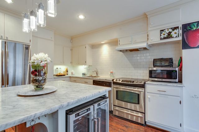 4072 N WALNUT GROVE CIR, Memphis, TN 38117