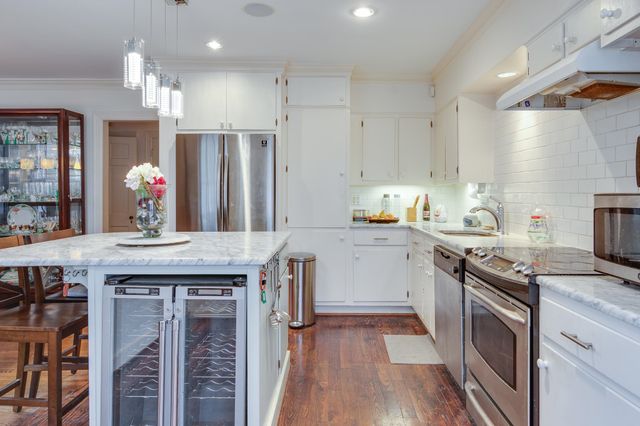 4072 N WALNUT GROVE CIR, Memphis, TN 38117