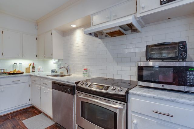 4072 N WALNUT GROVE CIR, Memphis, TN 38117