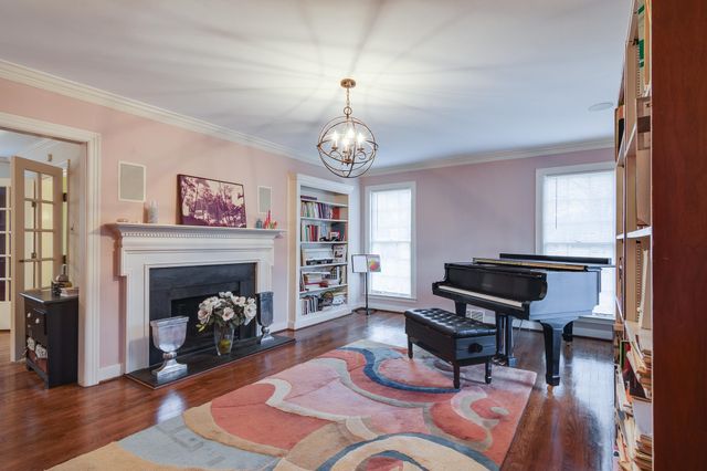 4072 N WALNUT GROVE CIR, Memphis, TN 38117