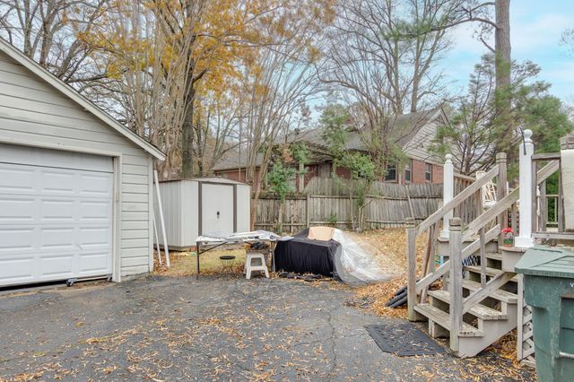 4072 N WALNUT GROVE CIR, Memphis, TN 38117